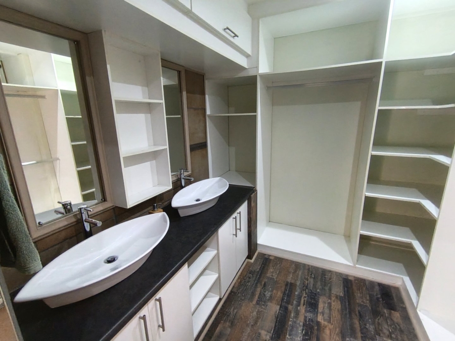 4 Bedroom Property for Sale in Herolds Bay Western Cape